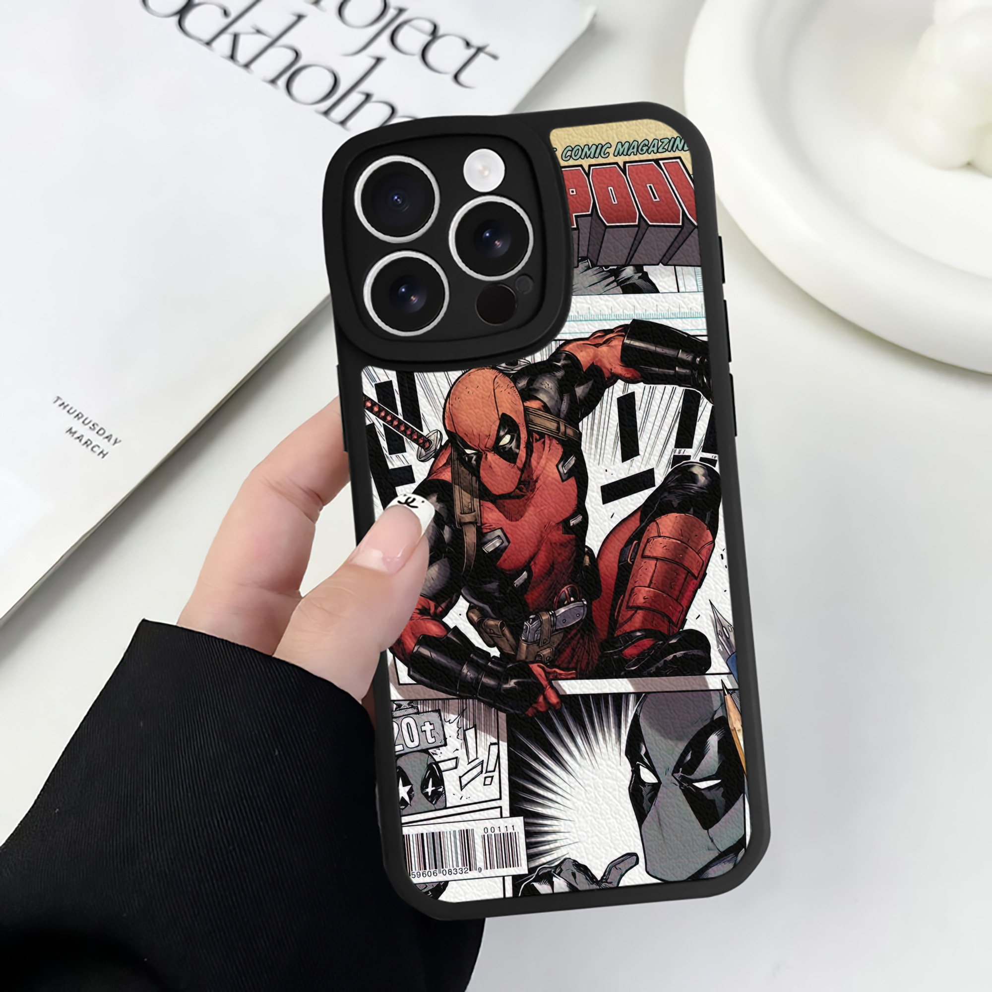 （画像用） Deadpool デッドプール 【iPhone 16シリーズ対応】シリコンスマホケース（レザー調） 材質：シリコン